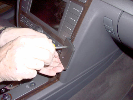 Brodit ProClip 853180 voor Volkswagen Phaeton 2003-2010 - detail van dashboardmontage