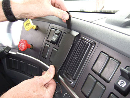 Brodit ProClip 853189 voor Volvo NH series 2003-2012, Volvo FM series 2003-2013 en Volvo FH series 2003-2012 - detail van dashboardmontage