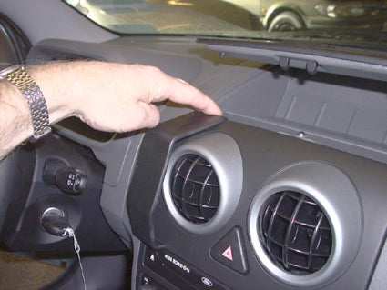 Brodit ProClip 853192 voor Ford Fusion 2003-2005 - detail van dashboardmontage