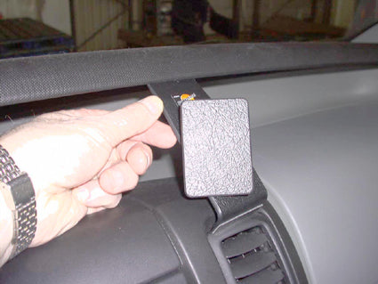 Brodit ProClip 853199 voor Nissan Primastar 2002-2010, Opel Vivaro 2002-2010 en Renault Trafic 2002-2010 - ProClip geplaatst in het voertuig