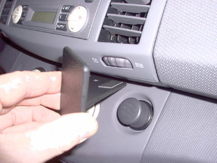 Brodit ProClip 853202 voor Nissan Micra 2003-2010 - ProClip geplaatst in het voertuig