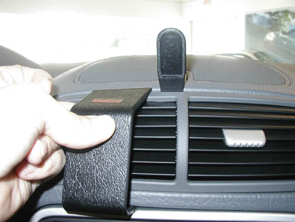 Brodit ProClip 853209 voor Porsche Cayenne 2003-2010 - detail van dashboardmontage