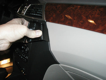 Brodit ProClip 853226 voor Chrysler Pacifica 2004-2009 - detail van dashboardmontage