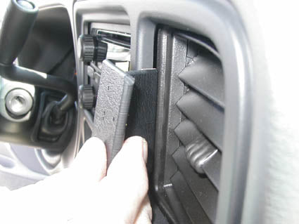 Brodit ProClip 853233 voor Cadillac EXT 2003-2006, Cadillac ESV 2003-2006 e.a. - montagepositie op dashboard