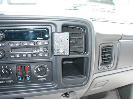 Brodit ProClip 853233 voor Cadillac EXT 2003-2006, Cadillac ESV 2003-2006 e.a. - detail van dashboardmontage