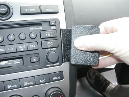 Brodit ProClip 853237 voor Nissan Murano 2003-2008 - detail van dashboardmontage