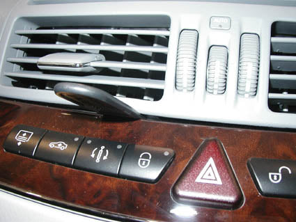 Brodit ProClip 853246 voor Mercedes Benz S-Class 2003-2005 - montagepositie op dashboard