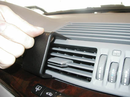 Brodit ProClip 853246 voor Mercedes Benz S-Class 2003-2005 - detail van dashboardmontage