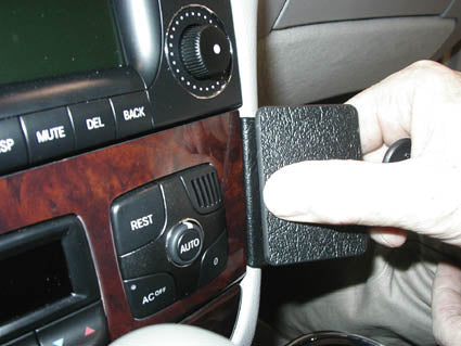 Brodit ProClip 853247 voor Mercedes Benz S-Class 2003-2005 - montagepositie op dashboard
