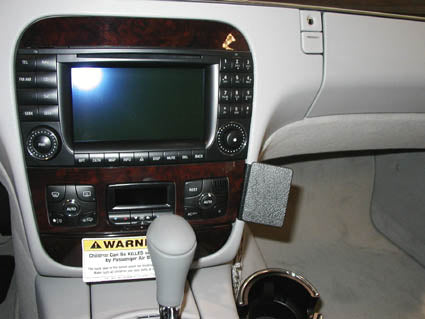 Brodit ProClip 853247 voor Mercedes Benz S-Class 2003-2005 - detail van dashboardmontage