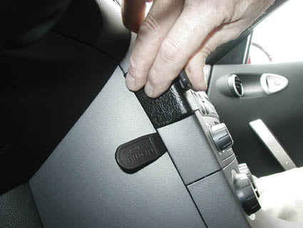 Brodit ProClip 853250 voor Nissan Roadster 2003-2009 en Nissan 350 Z 2003-2009 - detail van dashboardmontage