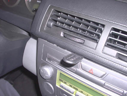 Brodit ProClip 853258 voor Mazda 2 2003-2007 - montagepositie op dashboard