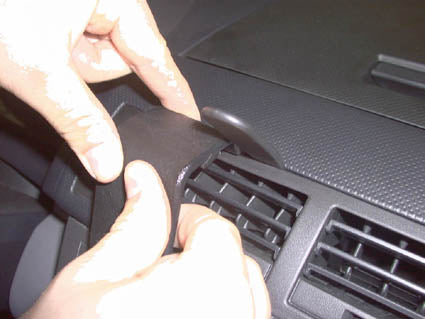 Brodit ProClip 853258 voor Mazda 2 2003-2007 - detail van dashboardmontage