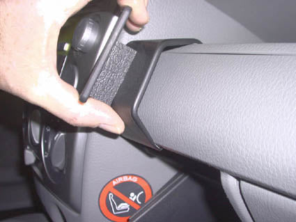 Brodit ProClip 853259 voor Mazda 2 2003-2007 - detail van dashboardmontage
