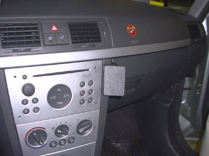 Brodit ProClip 853262 voor Opel Meriva 2003-2010 - detail van dashboardmontage