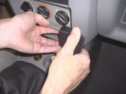 Brodit ProClip 853264 voor Nissan Kubistar 2004-2009 en Renault Kangoo 2003-2007 - detail van dashboardmontage