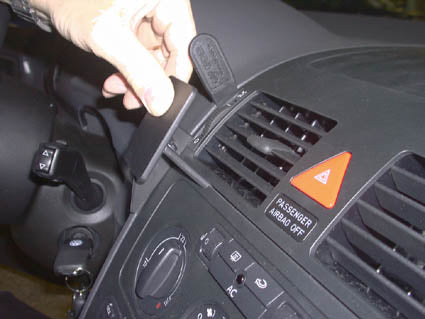 Brodit ProClip 853267 voor Volkswagen Touran 2003-2015 - detail van dashboardmontage