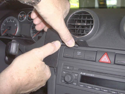 Brodit ProClip 853269 voor Audi S3 2005-2007, Audi S3 2003-2006 e.a. - detail van dashboardmontage