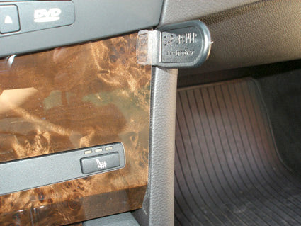 Brodit ProClip 853283 voor BMW 5-series M5 E60, E61 2004-2010 - montagepositie op dashboard