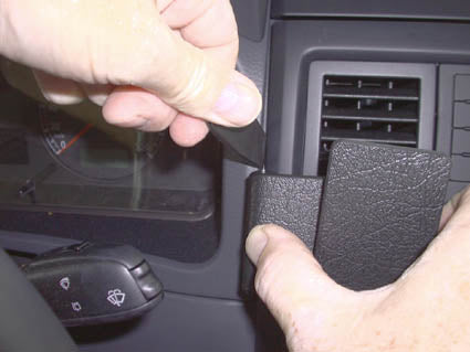 Brodit ProClip 853289 voor Volkswagen Multivan 2003-2009 - detail van dashboardmontage
