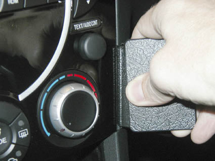 Brodit ProClip 853302 voor Mazda RX-8 2004-2008 - montagepositie op dashboard