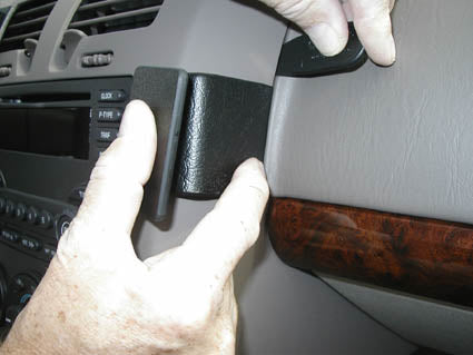 Brodit ProClip 853304 voor Chevrolet Malibu 2004-2007 - detail van dashboardmontage