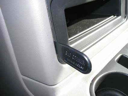 Brodit ProClip 853306 voor Chevrolet Tahoe 2003-2006, Chevrolet Suburban 2003-2006 e.a. - montagepositie op dashboard