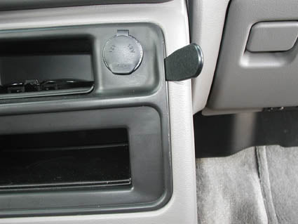 Brodit ProClip 853307 voor Chevrolet Tahoe 2003-2006, Chevrolet Suburban 2003-2006 e.a. - montagepositie op dashboard