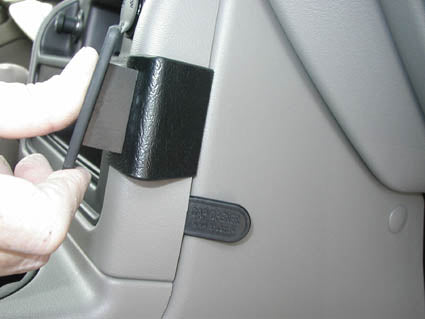 Brodit ProClip 853307 voor Chevrolet Tahoe 2003-2006, Chevrolet Suburban 2003-2006 e.a. - detail van dashboardmontage