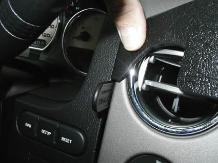 Brodit ProClip 853318 voor Ford F-Series 150 2004-2008 en Lincoln Mark LT 2004-2009 - ProClip geplaatst in het voertuig