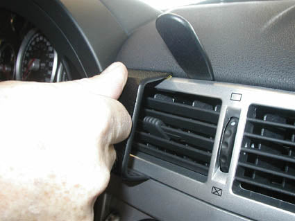 Brodit ProClip 853323 voor Chrysler Crossfire 2004-2007 - detail van dashboardmontage