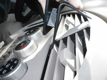 Brodit ProClip 853325 voor Nissan Quest 2004-2006 - montagepositie op dashboard