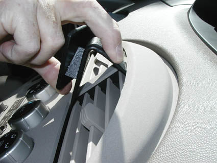 Brodit ProClip 853325 voor Nissan Quest 2004-2006 - detail van dashboardmontage
