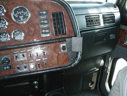 Brodit ProClip 853331 voor Peterbilt Model 385 2000-2007, Peterbilt Model 379 2000-2007 e.a. - installatiepositie