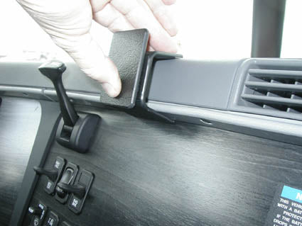 Brodit ProClip 853335 voor Freightliner Coronado 2003-2018, Freightliner Columbia 2001-2007 e.a. - detail van dashboardmontage