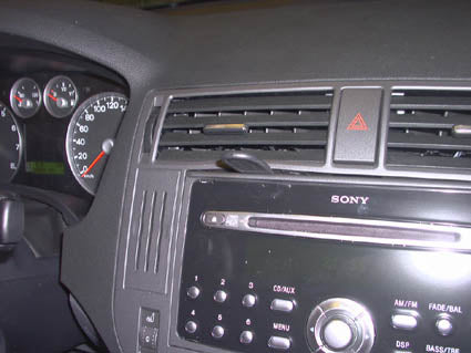 Brodit ProClip 853353 voor Ford Kuga 2008-2012 en Ford C-Max 2004-2010 - montagepositie op dashboard