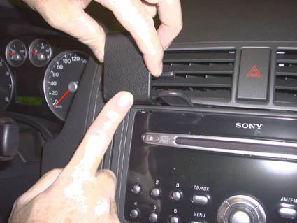 Brodit ProClip 853353 voor Ford Kuga 2008-2012 en Ford C-Max 2004-2010 - ProClip geplaatst in het voertuig