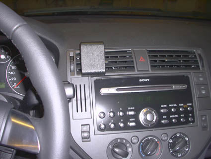 Brodit ProClip 853353 voor Ford Kuga 2008-2012 en Ford C-Max 2004-2010 - installatiepositie