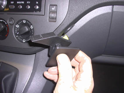 Brodit ProClip 853354 voor Ford Kuga 2008-2012 en Ford C-Max 2004-2010 - ProClip geplaatst in het voertuig
