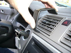 Brodit ProClip 853360 voor Volvo V50 2004-2012, Volvo S40 2004-2012 e.a. - detail van dashboardmontage