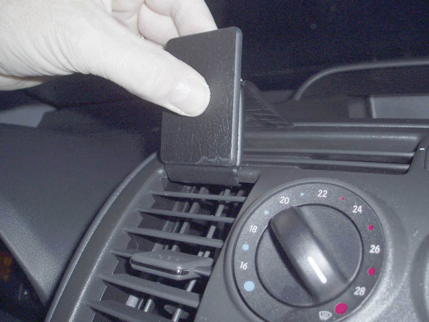 Brodit ProClip 853364 voor Mercedes Benz Vito 2004-2014 en Mercedes Benz V-Class 2004-2014 - detail van dashboardmontage