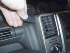 Brodit ProClip 853367 voor Nissan X-Trail 2004-2007 - montagepositie op dashboard