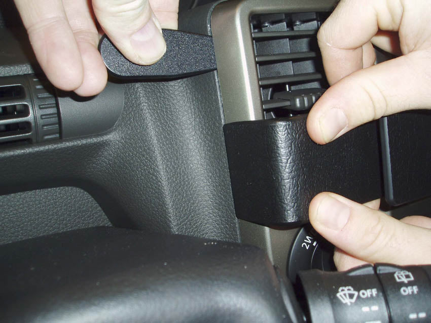 Brodit ProClip 853367 voor Nissan X-Trail 2004-2007 - ProClip geplaatst in het voertuig