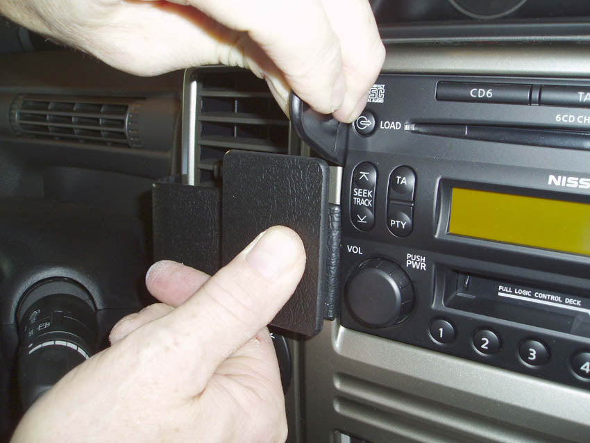 Brodit ProClip 853367 voor Nissan X-Trail 2004-2007 - detail van dashboardmontage
