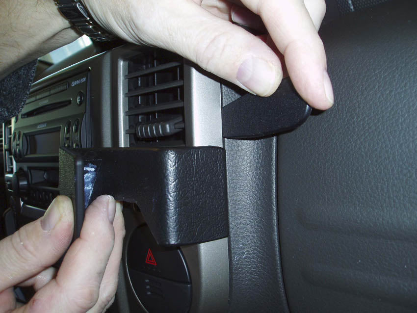 Brodit ProClip 853368 voor Nissan X-Trail 2004-2007 - ProClip geplaatst in het voertuig