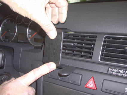 Brodit ProClip 853369 voor Audi S6 1998-2003, Audi A6/A6 Wagon 1999-2004 en Audi A6 1998-2003 - ProClip geplaatst in het voertuig