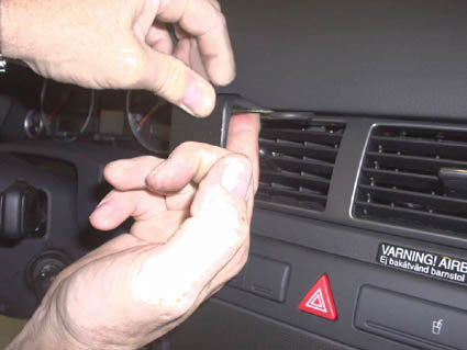 Brodit ProClip 853369 voor Audi S6 1998-2003, Audi A6/A6 Wagon 1999-2004 en Audi A6 1998-2003 - detail van dashboardmontage
