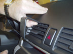 Brodit ProClip 853370 voor Mazda 3 2004-2009 - detail van dashboardmontage