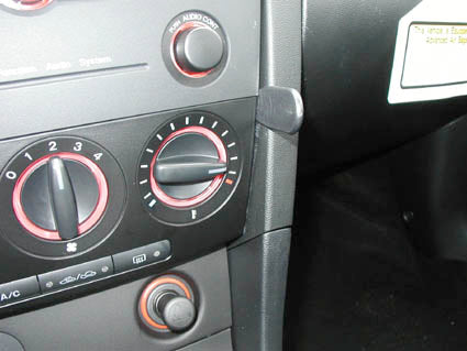 Brodit ProClip 853371 voor Mazda 3 2004-2009 - montagepositie op dashboard