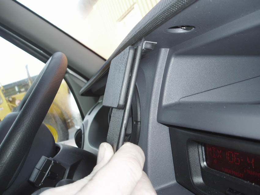 Brodit ProClip 853375 voor Nissan Interstar 2004-2011, Opel Movano 2004-2010 e.a. - montagepositie op dashboard